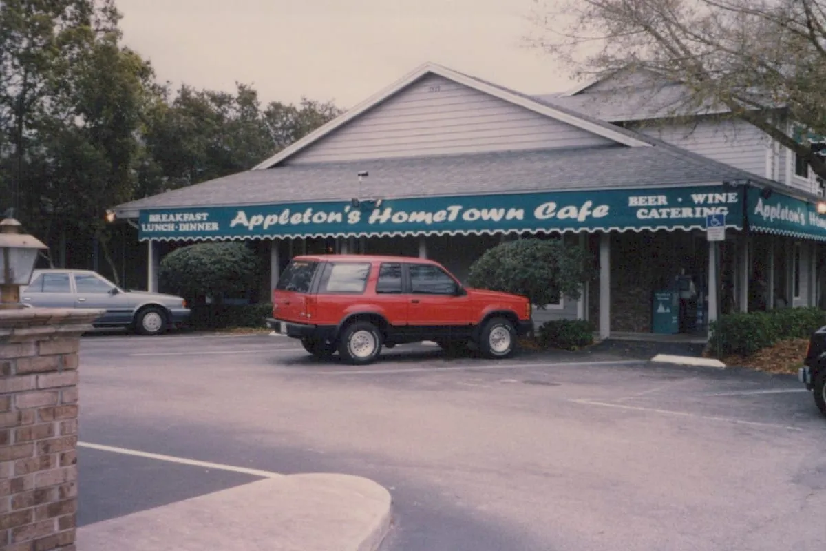 Appleton's Hometown Cafe in Lake Mary, the teal awning reading breakfast, lunch, dinner